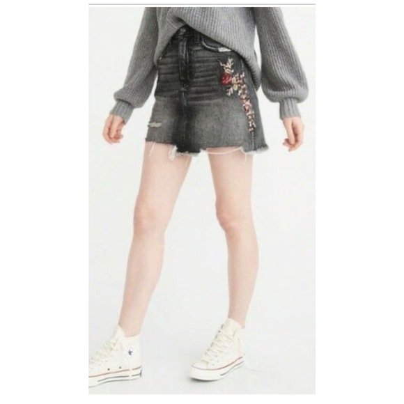 ABERCROMBIE‎ Black Wash Embroidered Distressed Frayed Denim Mini Jean Skirt ~25 - Picture 1 of 5